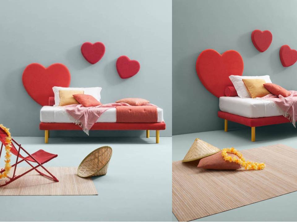 letto con pannelli  a cuore e cuore piccolo